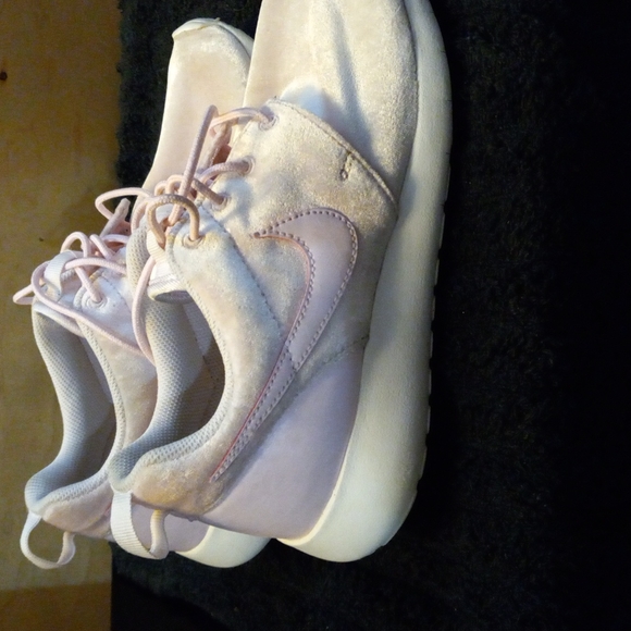 Nike shoe - Picture 6 of 6